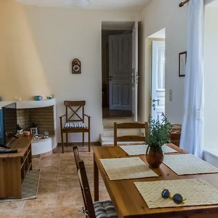 Angeliko's Vourgaris Stone House Дом отдыха *